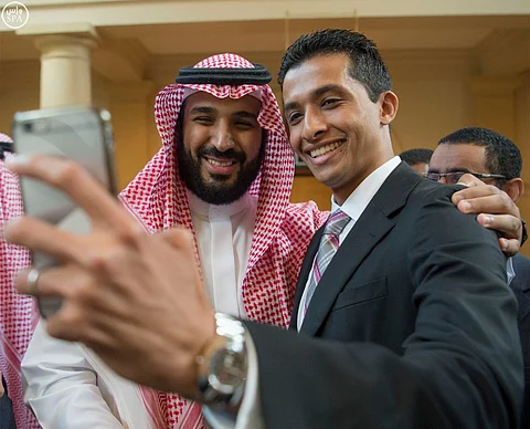 "السيلفي" يحضر استقبال ولي ولي العهد للمبتعثين