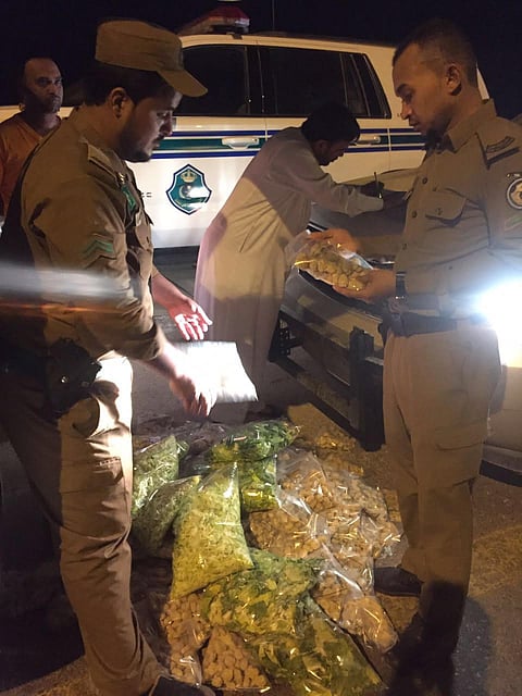 "أمن طرق الشمالية" يضبط "باص" محمَّلاً بكميات فاسدة من الدجاج والخضار