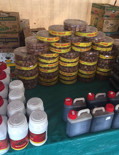 فيديو ..ضبط 16 ألف علبة تمر فاسد معدة للبيع بعرعر