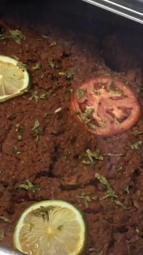 إغلاق مطعم شهير في الدمام بسبب انتشار الديدان