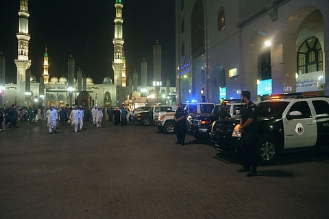 بالصور.. دوريات الأمن تكثّف جهودها لخدمة الأهالي والمعتمرين في المدينة