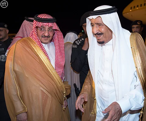 خادم الحرمين يصل المدينة المنورة ويزور المسجد النبوي