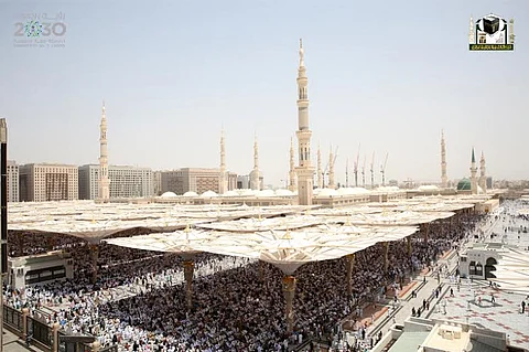 نص مليون يؤدون صلاة الجمعة الثالثة من رمضان في المسجد النبوي