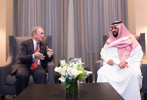 "ولي ولي العهد" يجتمع مع كبير الإداريين التنفيذيين في بلومبيرغ إل جي
