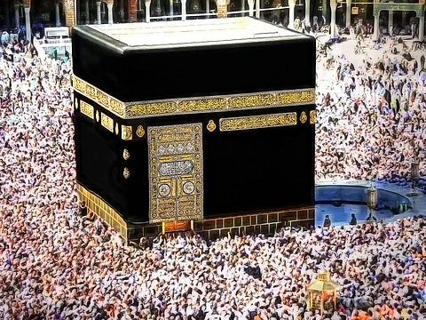 وصول 100 شخصية إسلامية إلى المملكة لأداء مناسك العمرة