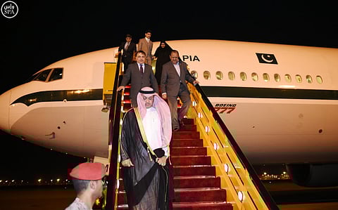الرئيس الباكستاني يصل المدينة المنورة لزيارة المسجد النبوي