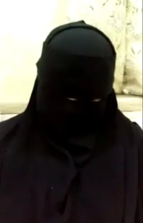 تداول مقطع لمواطنة خمسينية في بيشة تناشد بحمايتها من العنف والاضطهاد