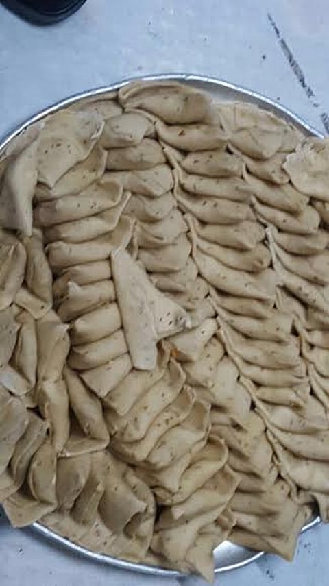 بلدية الدمام تتلف 162 كيلو سمبوسة ومعجنات غير صالحة للاستهلاك الآدمي