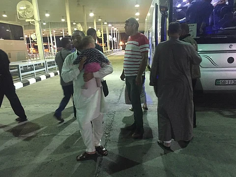 المعتمرون في منفذ حالة عمار: نشكر السعودية على ما وجدناه من اهتمام وعناية وكرم ضيافة