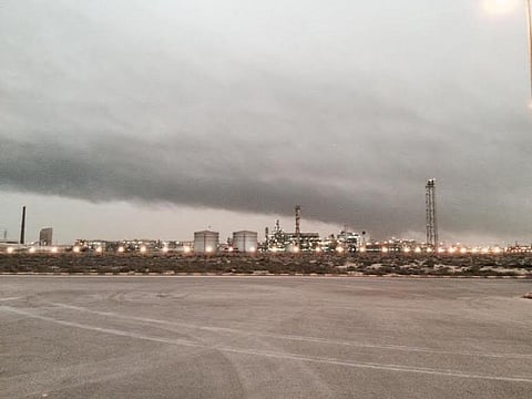 الغاز يزكم أنوف أهالي الجبيل.. الهيئة تتبرأ وتقرير الصحة العالمية يعود للواجهة