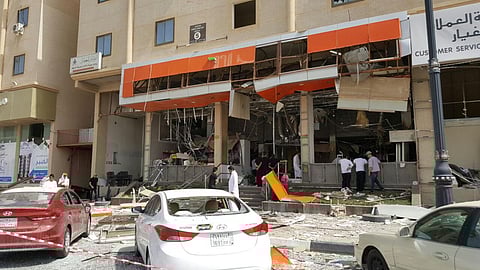 شاهد.. وميض لحظي في حادث عرضي يحرق مطعماً في "محاسن" بالمبرز