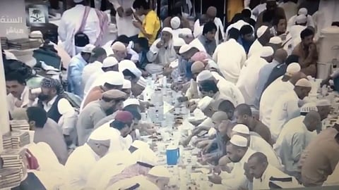 بالفيديو.. هذه كانت ردة فعل زوار الحرم النبوي عند سماعهم التفجير