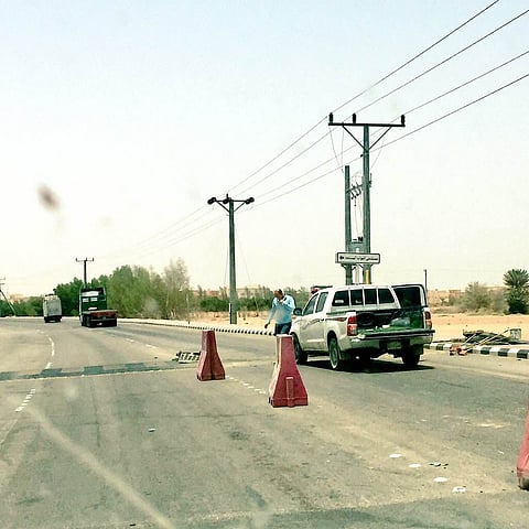 إزالة مطبات طريق "وادي الدواسر" الصناعية