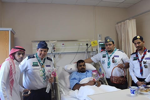 شاهد.. كشافة وجوالة المدينة يزورون رجال الأمن مصابي التفجير الآثم