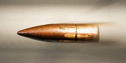 طلقتان تصيبان "ثلاثينيًّا" بالبدع.. ومصادر:شخص دخل المستشفى بسلاح وضُبط!