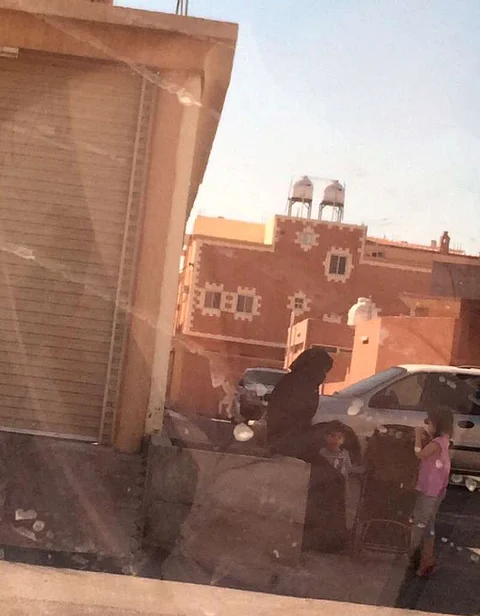 تبوك.. التوصل لطارد زوجته وأبنائه.. سعودي والضحية أجنبية