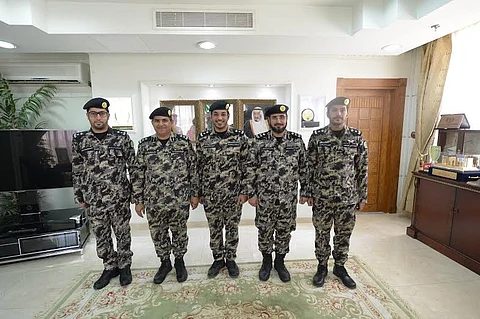 "الجباري" يقلد عدداً من الضباط رتبهم الجديدة