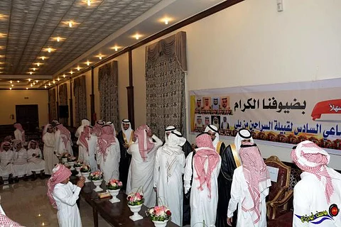 تبوك.. قبيلة السراحين "بلي" تزف 20 شاباً وشابة في حفلها السنوي