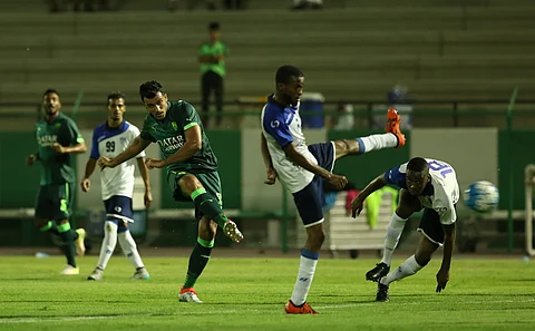 بالصور.. الأهلي يوقع مع لويز .. ويكسب الربيع بستة