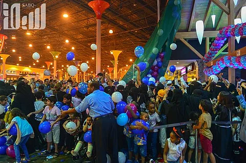 "مفاجأة مهرجان الرياض".. إطلاق شبكة بالون محملة بالهدايا الليلة