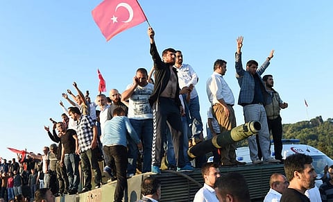 تركيا.. عدد ضحايا محاولة الانقلاب الفاشلة يرتفع لـ ٢٦٥ قتيلاً و ١٤٤٠ مصاباً