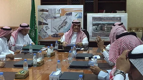 أمين المدينة يتفقد مشاريع ينبع ويجتمع بالأهالي وأعضاء المجلس البلدي