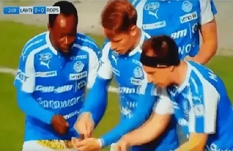 بالفيديو.. لاعب فنلندي يحتفل بالتسجيل بالبحث عن "بوكيمون"