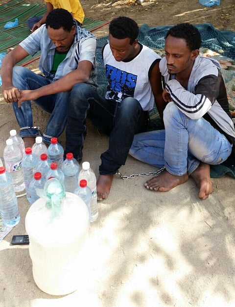 شاهد.. "القبضة الأمنية" تكشف مصنعين للخمور وتضبط 4 مروجين بالطائف