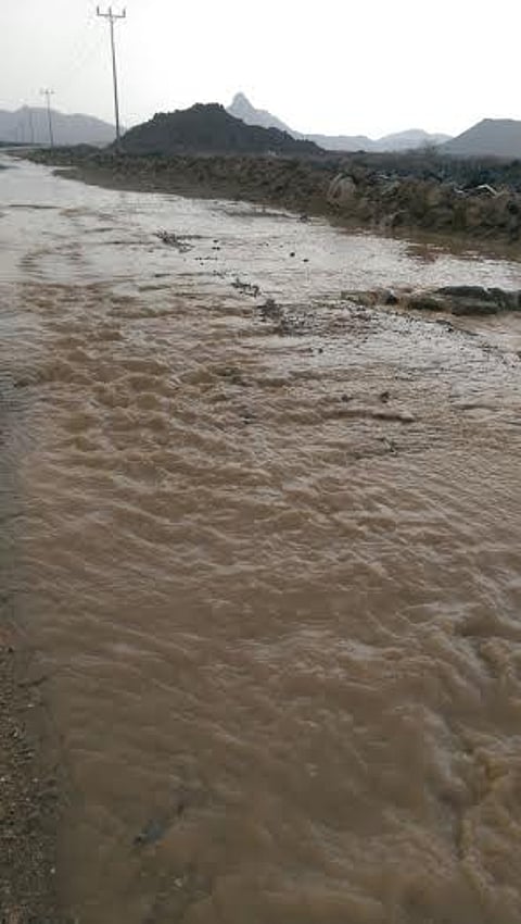 أمطار خفيفة إلى متوسطة على غرب العيص