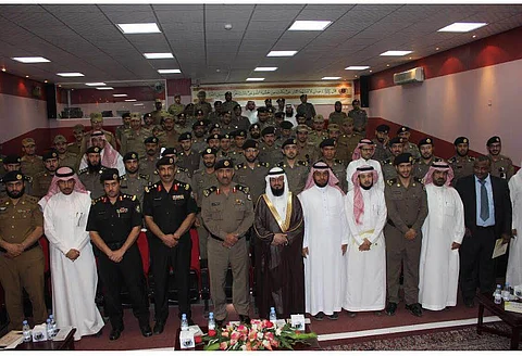 "القرزعي " يختتم البرنامج التوعوي لمنسوبي شرطة عسير
