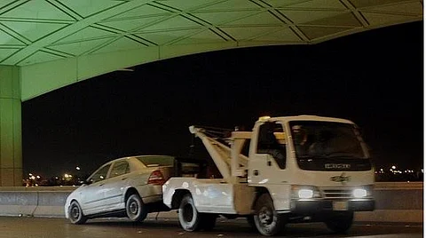 "شرطة جدة" تسحب "1426" مركبة متعطلة وتُنذر "6880"