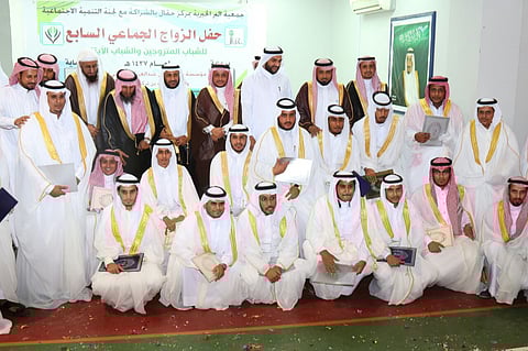 جمعيتا البر والتنمية بـ "حقال أضم" تزفان ٣١ عريساً
