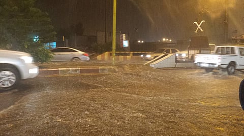 شاهد.. الآن أمطار غزيرة على بلقرن والبشائر وباشوت