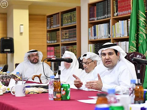 وزير الإعلام في لقائه بالأدباء بجدة: بكم نخطط لإنشاء هيئة الثقافة