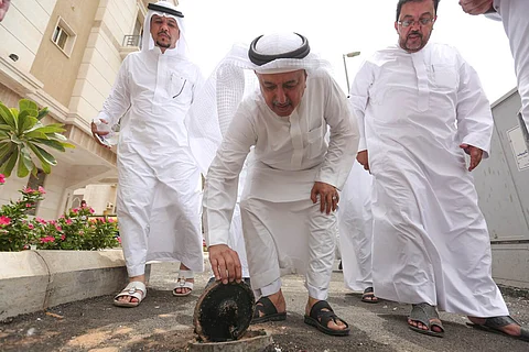 "بلدي جدة" و "المياه" يتابعان طفوحات النسيم.. توصيلات غير نظامية ومخالفات