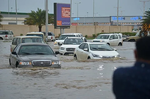 بالصور.. "سبق" ترصد غرق شوارع جازان في أمطار لم تشهدها من قبل