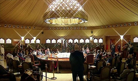 مشروع إنهاء الأزمة اليمنية على طاولة طرفي النزاع للتوقيع عليه