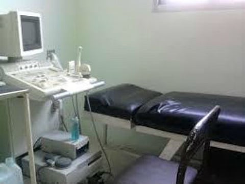 طبيبة واحدة بـ "ولادة بيشة" تتسبب في تكدس وازدحام الحالات