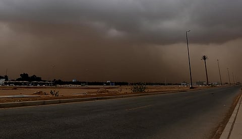غبار مفاجئ يدهم أجواء جدة ويعكر صفو ربيعها صباحاً