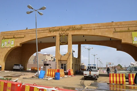 "سبق" من خط النار: القرى الحدودية آمنة.. والحوثيون تحت القصف