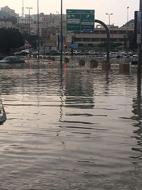 مصرع عامل وإصابة اثنين سقط عليهم جدار بالطائف