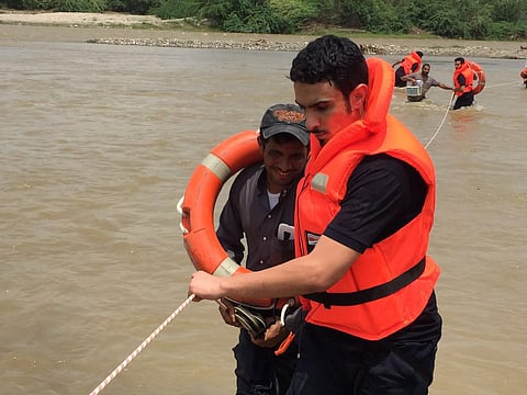 جازان.. الدفاع المدني ينتشل جثتين لشابين غرقا في وادي شهدان
