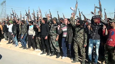 حاصرت القوات الإيرانية.. "المعارضة السورية": اقتربنا من فكّ حصار حلب