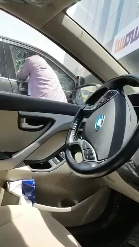 الإطاحة بمرتكبي سرقة "وضح النهار" أمام البنك المحلي بالرياض