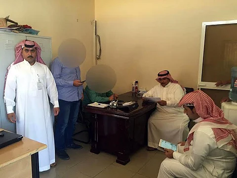 "العمل" تنهي امتناع 250 وافداً عن العمل بالقريات