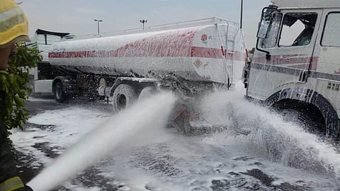 حادث بين ناقلات بترول يؤدي إلى تسرب للوقود بجدة