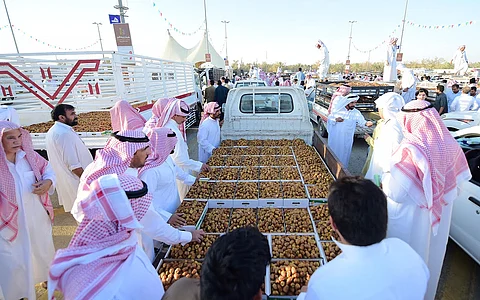 مهرجان بريدة للتمور.. أسعار في متناول الجميع و "المفتل" يتصدر القائمة
