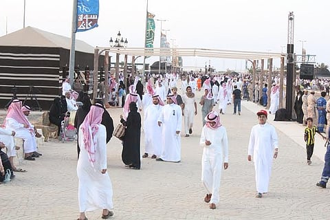 شاهد.. "سبق" ترصد حشود الزوار وفعاليات "سوق عكاظ" في يومه الثاني