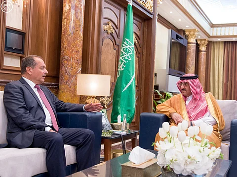 نائب خادم الحرمين والسفير البريطاني يناقشان الموضوعات ذات الاهتمام المشترك