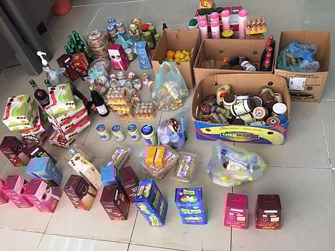 شاهد.. مصادرة مواد غذائية فاسدة وإغلاق وإنذار وتغريم 110 محلات بالباحة